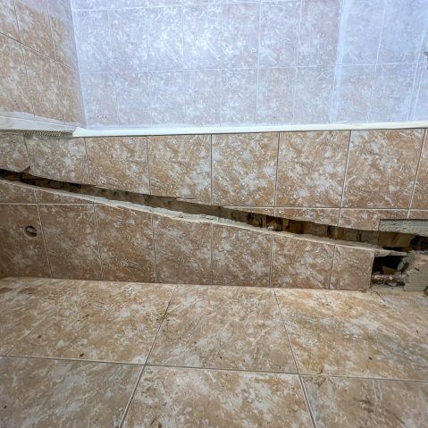 Amenajare Baie - Vopsea decorativa aplicata peste faianta existenta