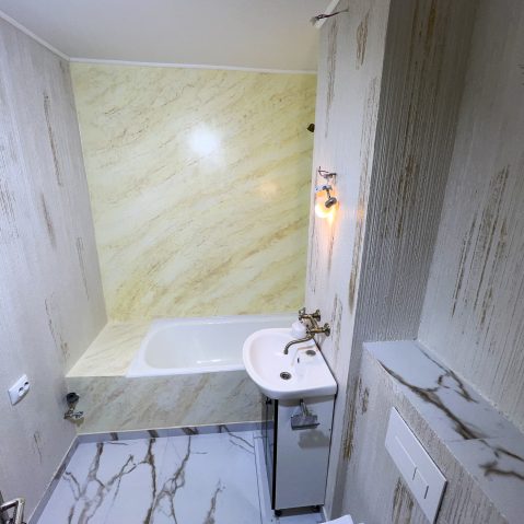 Amenajare Baie - Vopsea decorativa aplicata peste faianta existenta